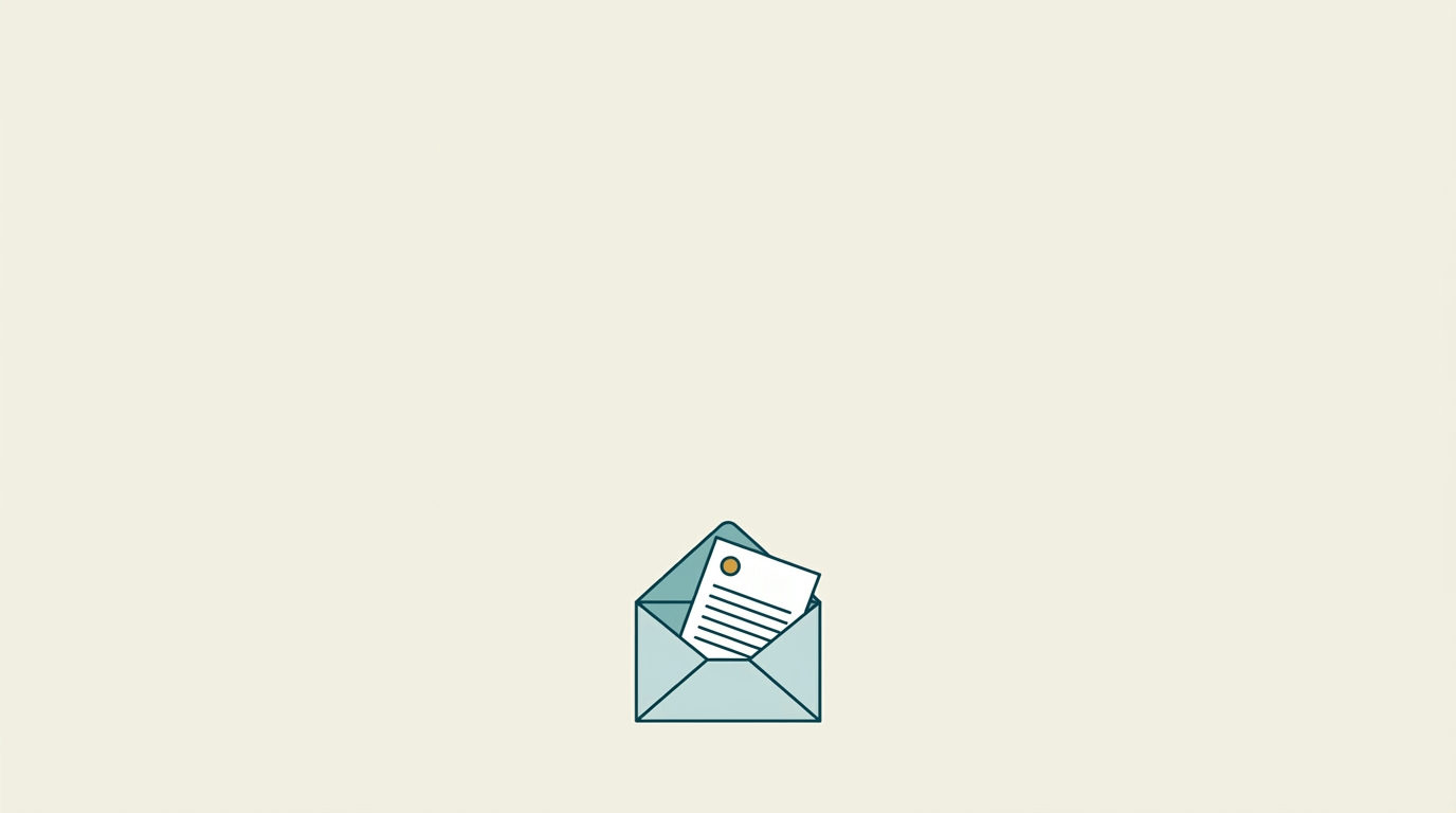 Minimalistisk illustration av ett litet öppet kuvert med papper, placerat i nederkant mot en stor ljus bakgrund.